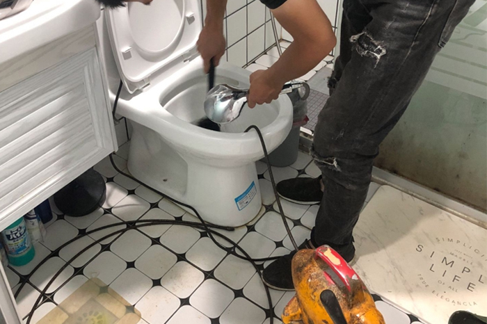 瀍河回族马桶堵塞自己疏通还是找师傅？专业上门服务让你省时更省心